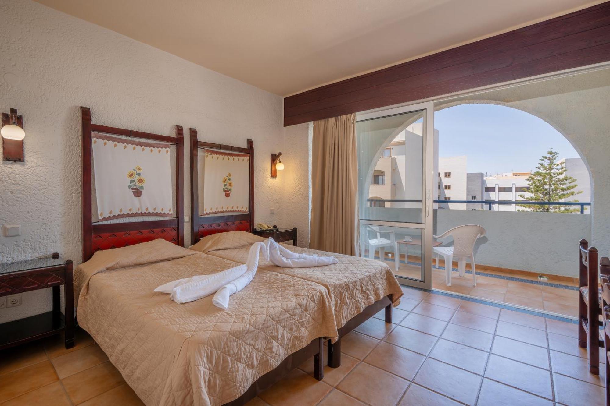 Lefkoniko Beach & Icarus Suite Apts Ретимно Экстерьер фото