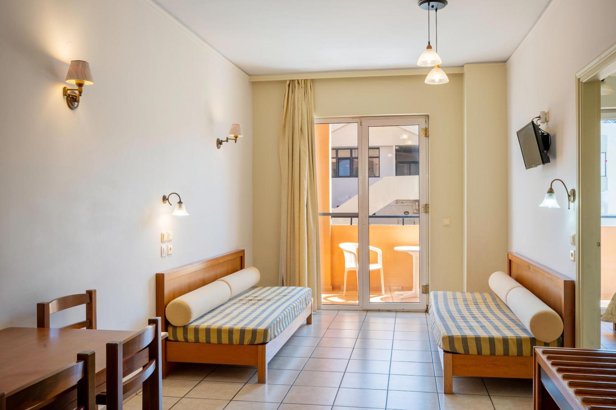 Lefkoniko Beach & Icarus Suite Apts Ретимно Экстерьер фото