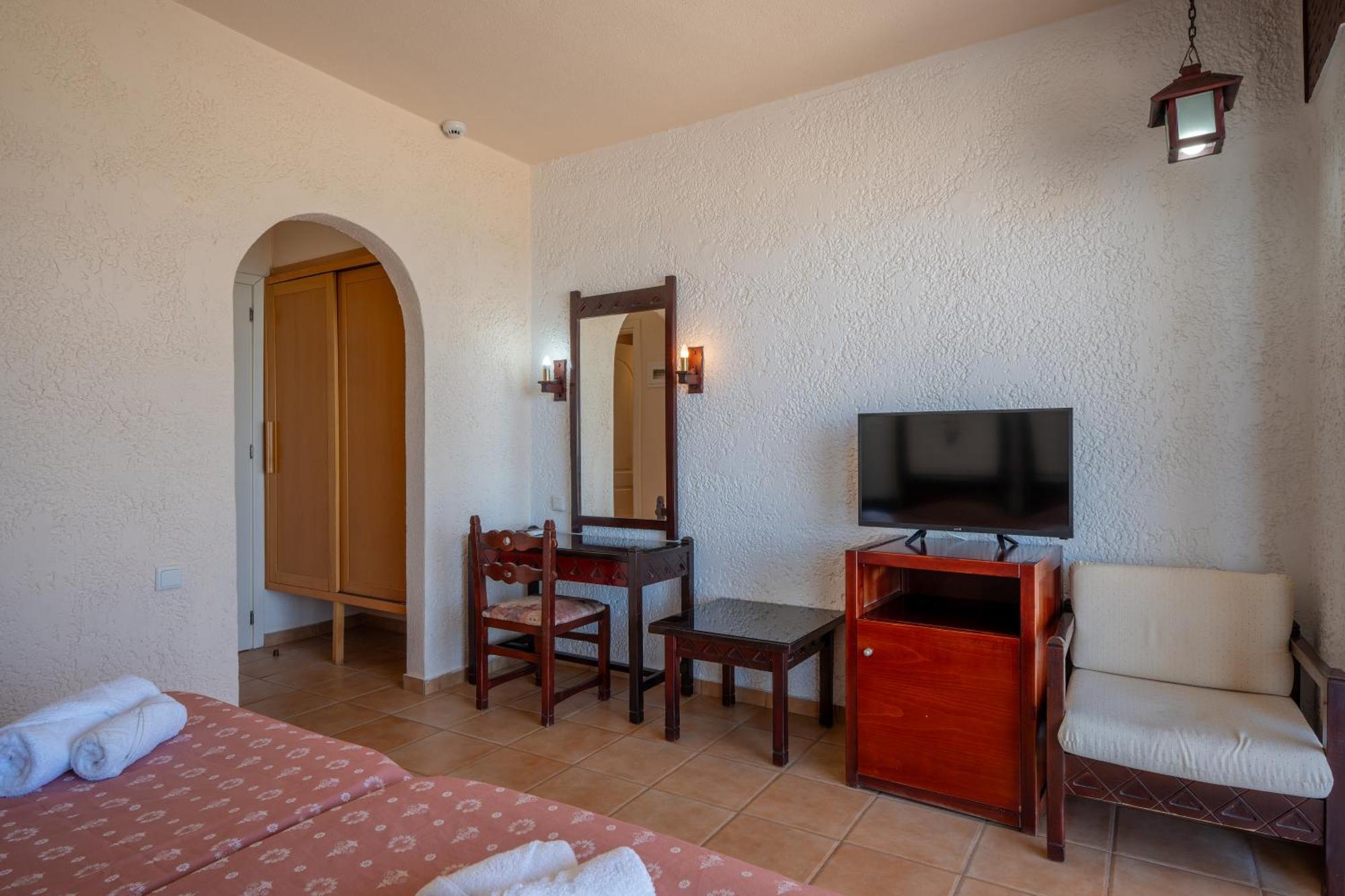 Lefkoniko Beach & Icarus Suite Apts Ретимно Экстерьер фото
