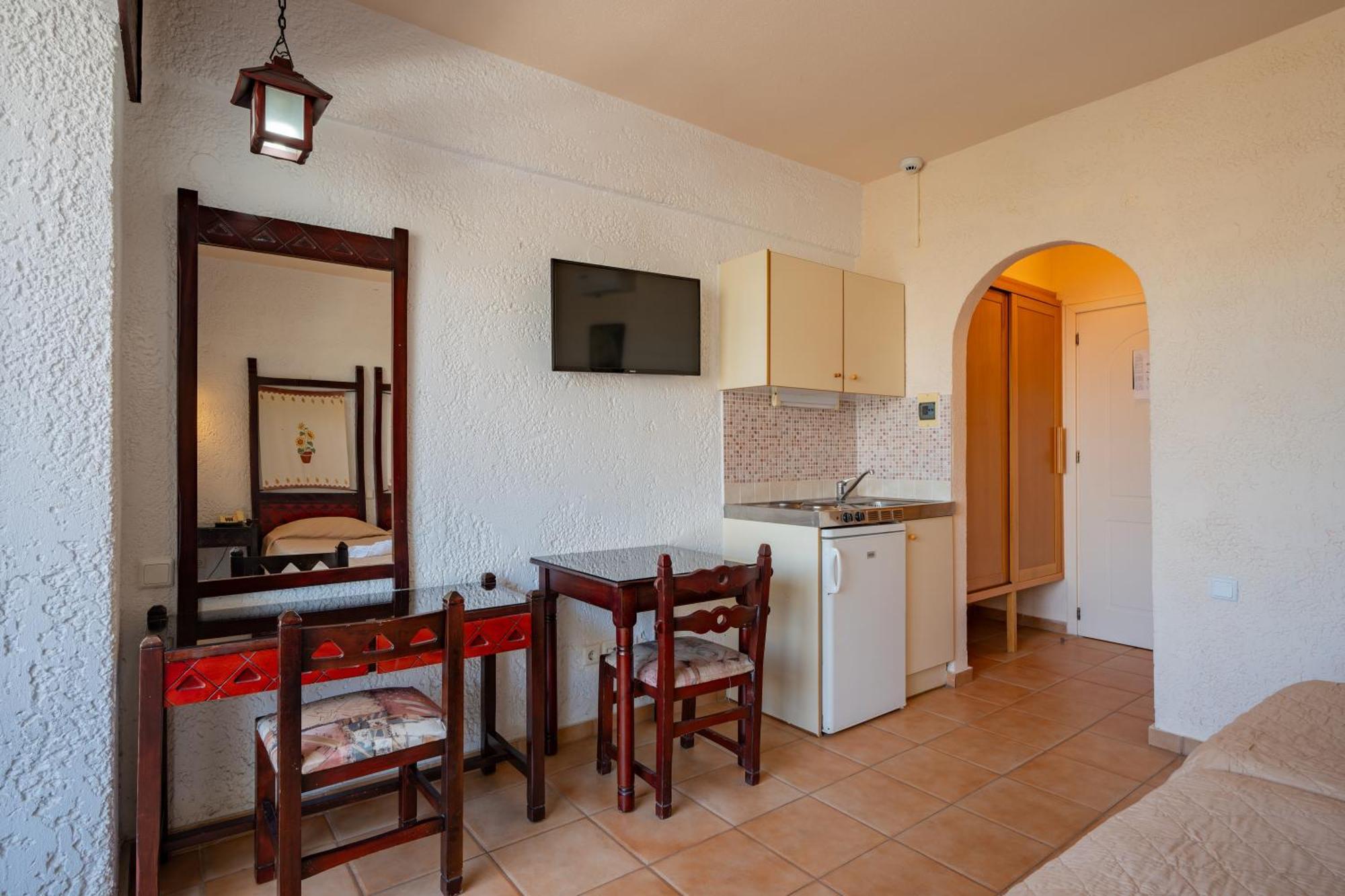Lefkoniko Beach & Icarus Suite Apts Ретимно Экстерьер фото