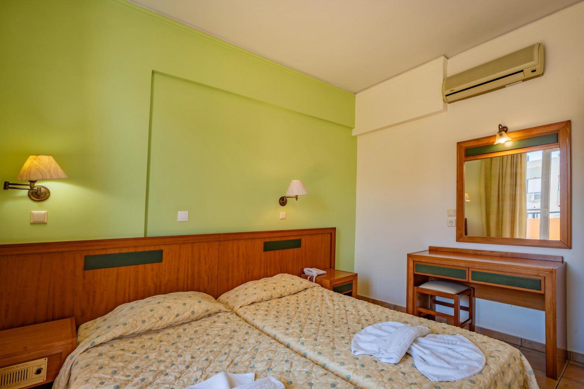 Lefkoniko Beach & Icarus Suite Apts Ретимно Экстерьер фото