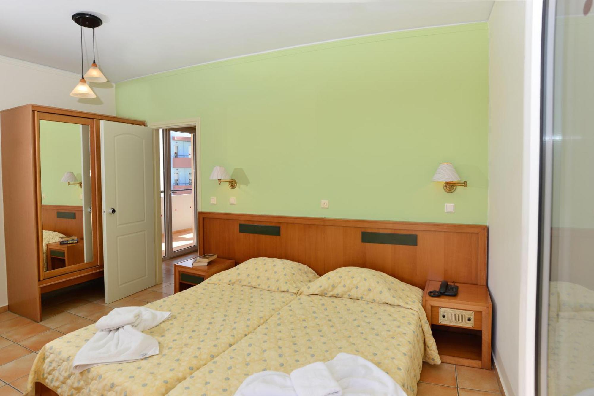 Lefkoniko Beach & Icarus Suite Apts Ретимно Экстерьер фото